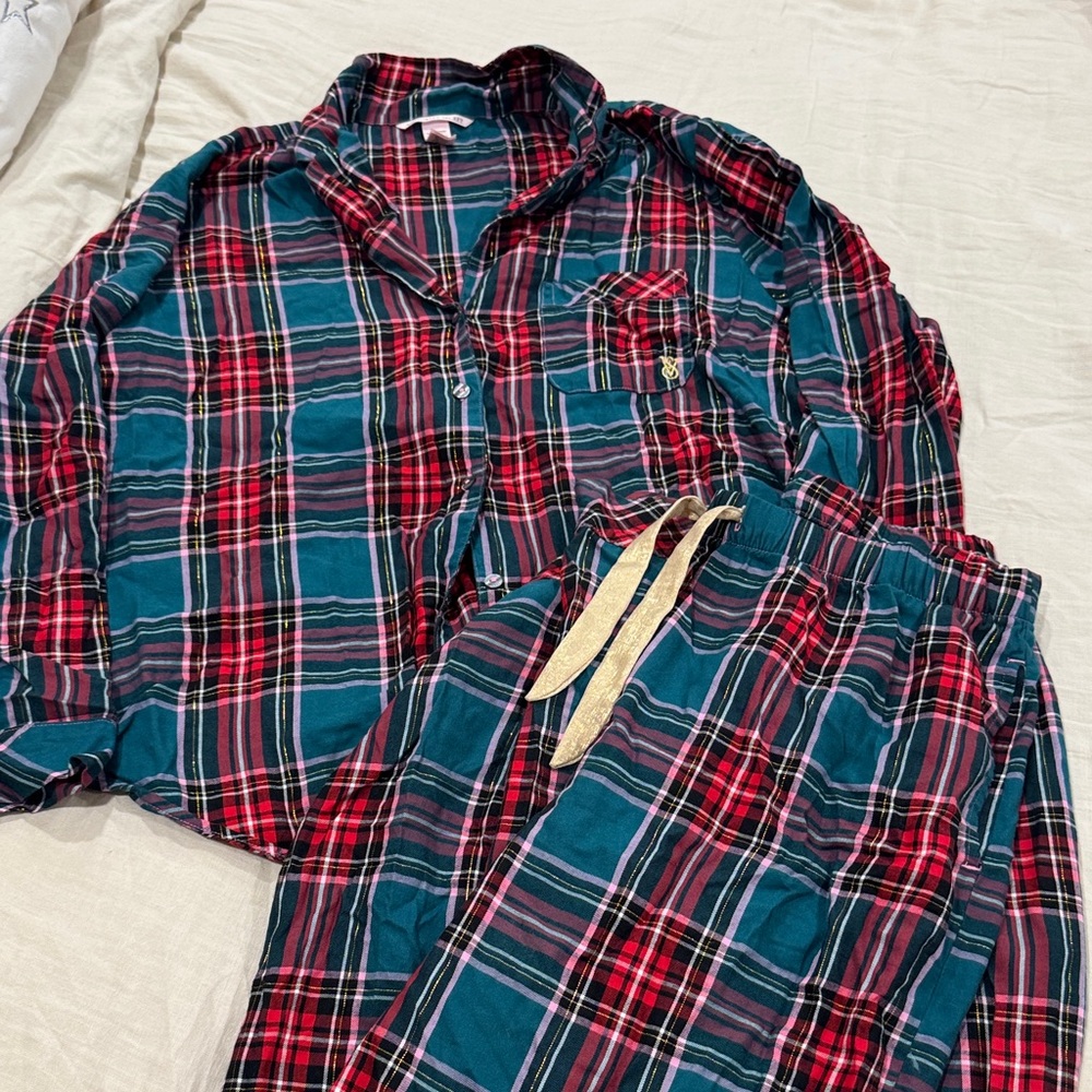 Victoria Secret holiday Pajama Set in Red and Green medium